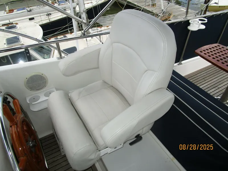Slide: The Image of 42' Grand Banks flybridge helmseat - 5614221