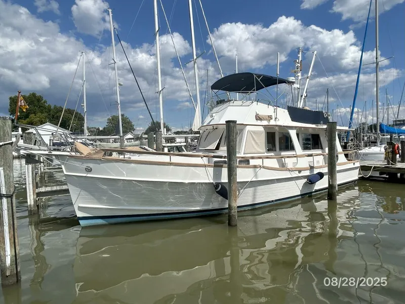 Slide: The Image of 42' Grand Banks port forward profile - 5615585