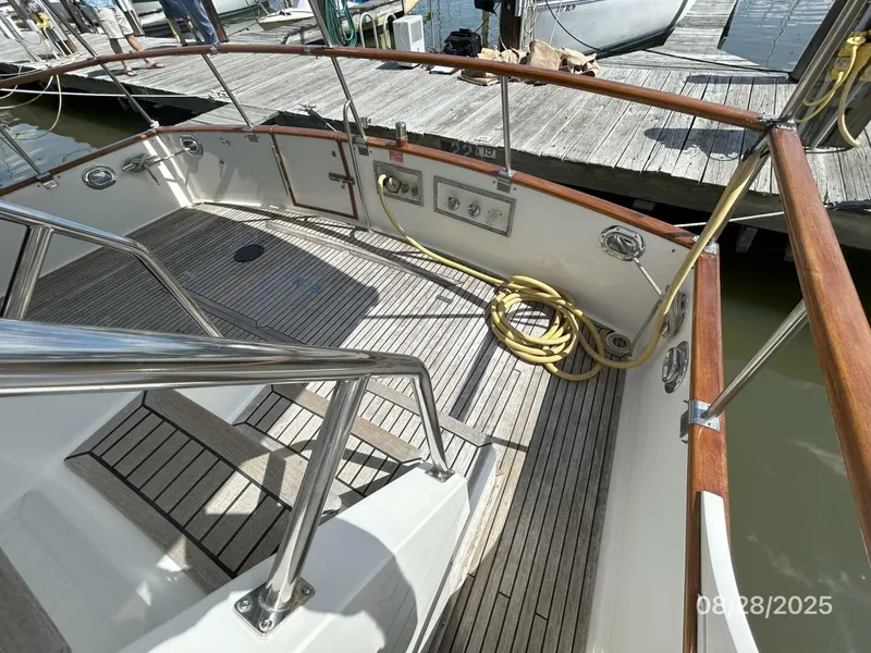 Slide: The Image of 42' Grand Banks aftdeck2 - 5614206