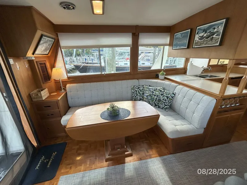 Slide: The Image of 42' Grand Banks salon port - 5615596