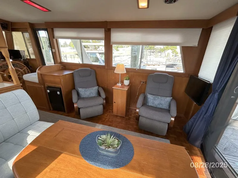 Slide: The Image of 42' Grand Banks salon starboard - 5615598