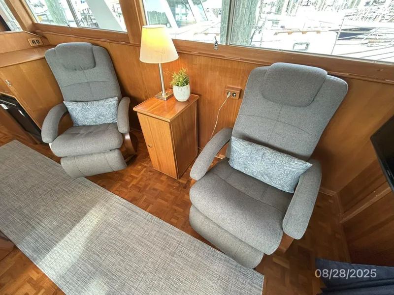 Slide: The Image of 42' Grand Banks salon starboard seating - 5615599