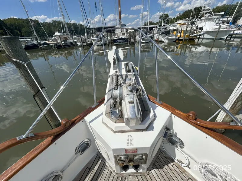 Slide: The Image of 42' Grand Banks anchor windlass - 5614210