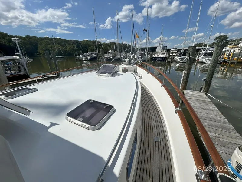 Slide: The Image of 42' Grand Banks foredeck1 - 5614228
