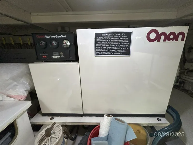 Slide: The Image of 42' Grand Banks generator - 5615564