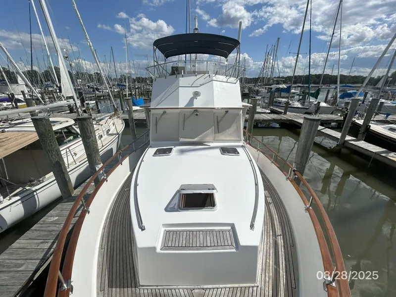 Slide: The Image of 42' Grand Banks foredeck aft - 5614227