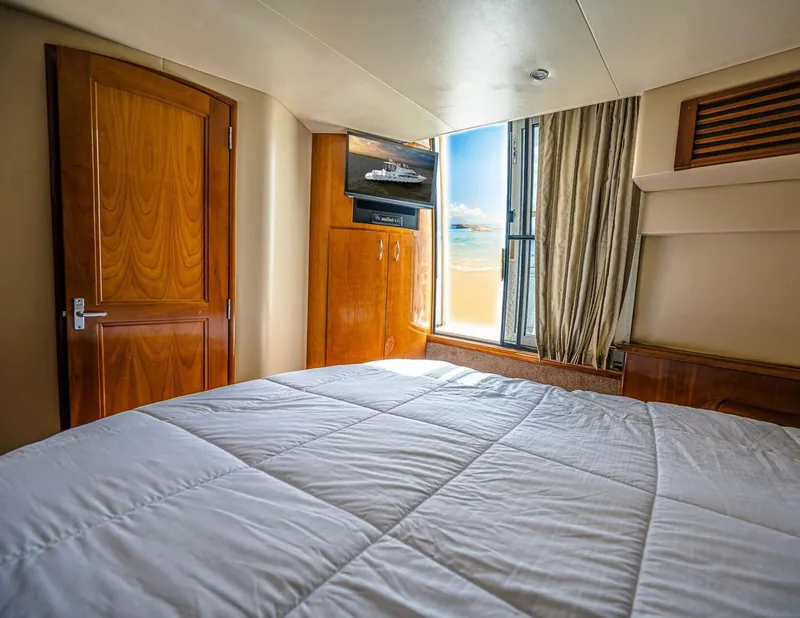 Slide: The Image of Carver 444 Cockpit Motor Yacht 2003 - 5607825