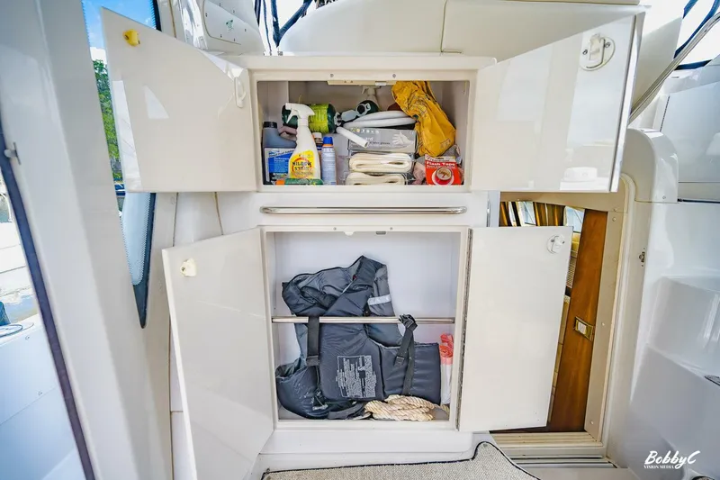 Slide: The Image of Carver 444 Cockpit Motor Yacht 2003 - 5607806