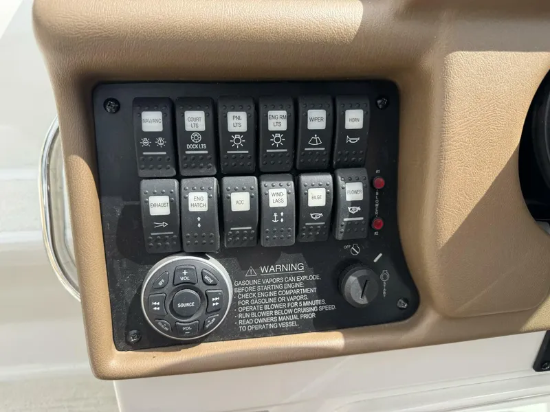 Slide: The Image of Crownline Boats 264 CR 2011 - 5607941