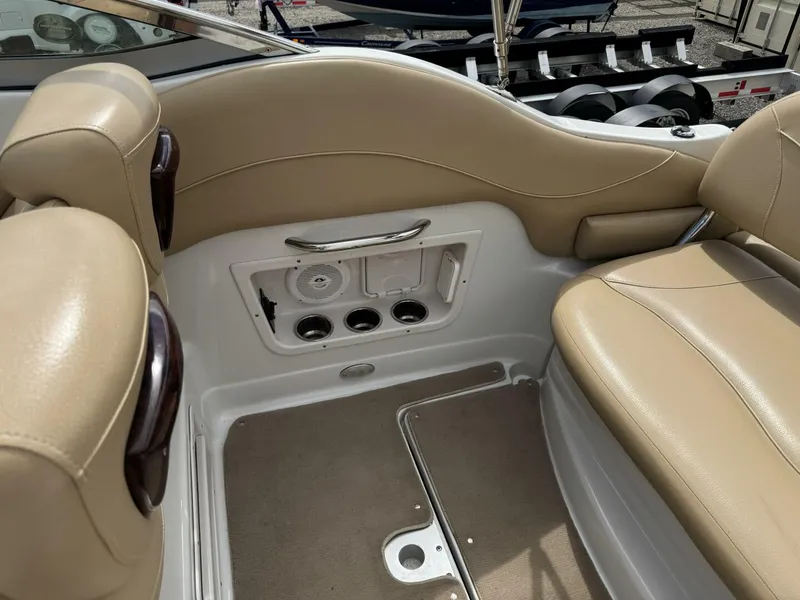 Slide: The Image of Crownline Boats 264 CR 2011 - 5607947