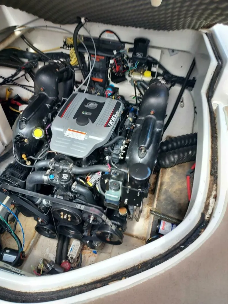 Slide: The Image of Crownline Boats 264 CR 2011 - 5886101