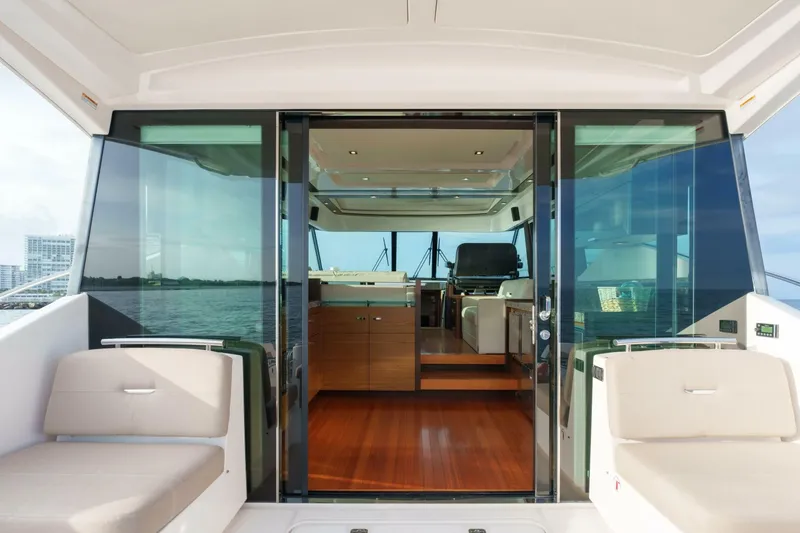 Slide: The Image of Tiara C53 Coupe 2017 - 5610339