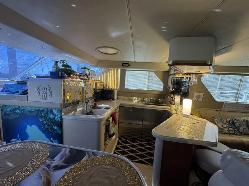 Slide: The Image of Sea Ray 550 Sedan Bridge 1998 - 5636982