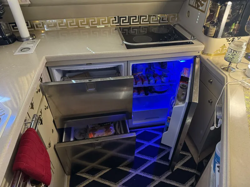 Slide: The Image of Sea Ray 550 Sedan Bridge 1998 - 5636983