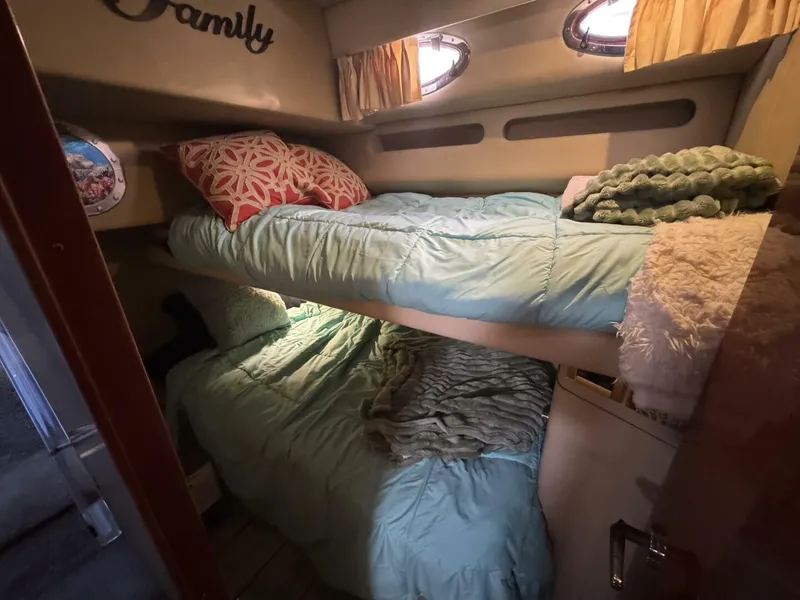 Slide: The Image of Sea Ray 550 Sedan Bridge 1998 - 5636997