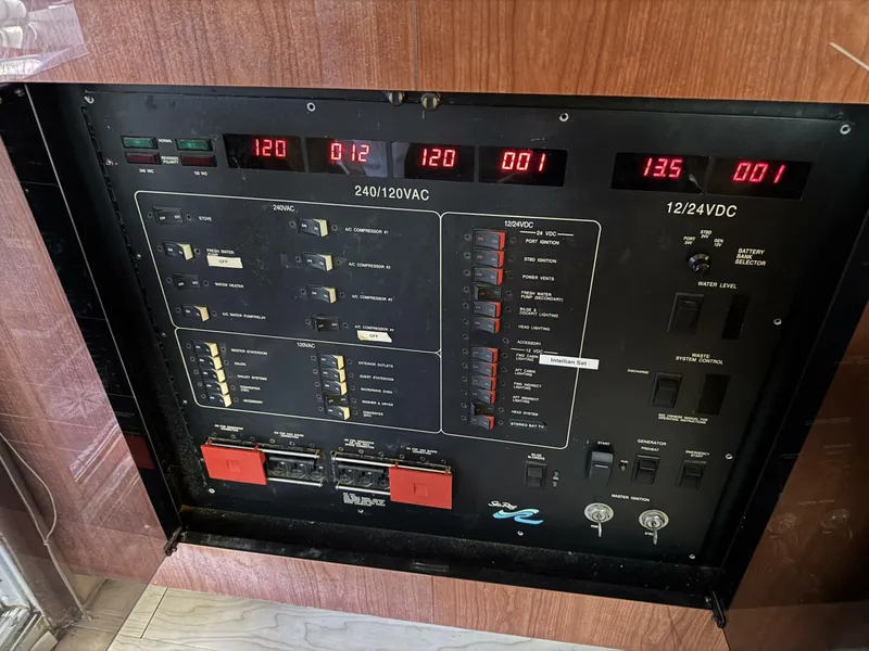 Slide: The Image of Sea Ray 550 Sedan Bridge 1998 - 5637001