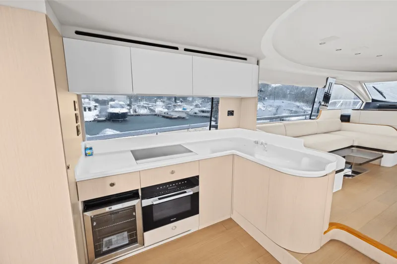 Slide: The Image of Azimut Fly 68 2026 - 5610684