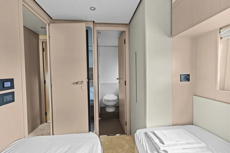 Slide: The Image of Azimut Fly 68 2026 - 5610708
