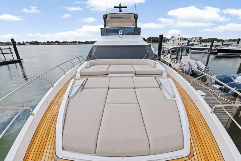 Slide: The Image of Azimut Fly 68 2026 - 5610723