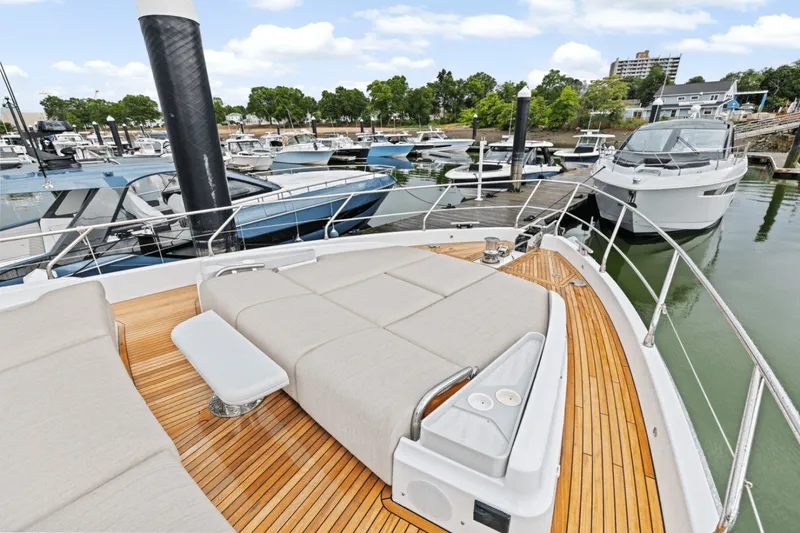 Slide: The Image of Azimut Fly 68 2026 - 5610726