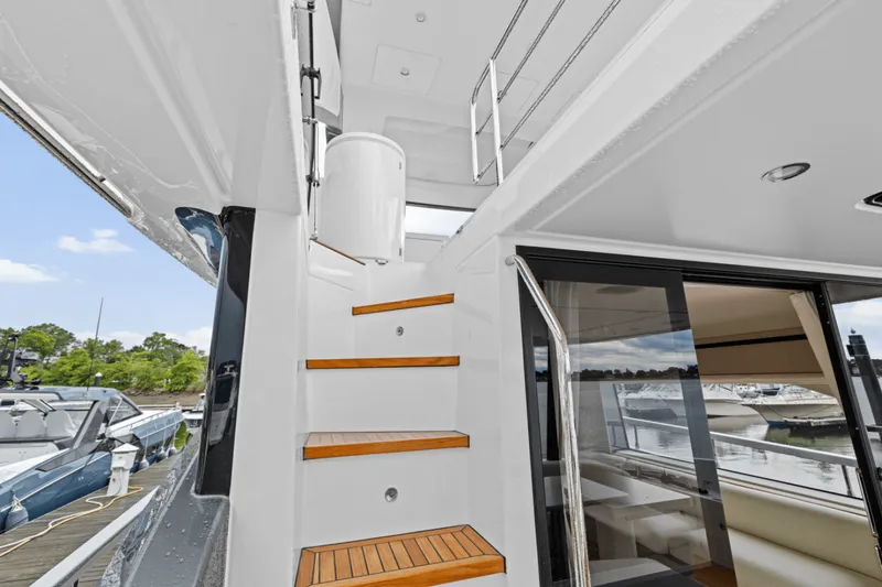 Slide: The Image of Azimut Fly 68 2026 - 5610729