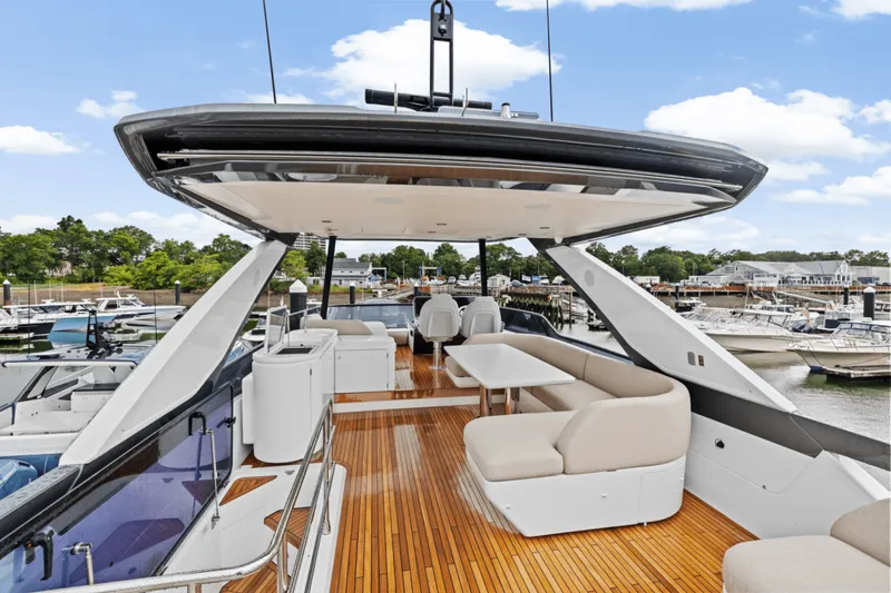 Slide: The Image of Azimut Fly 68 2026 - 5610730