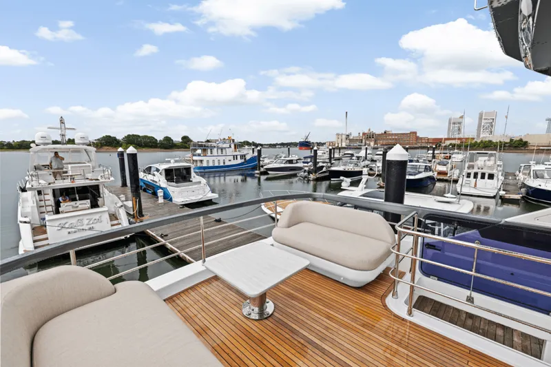 Slide: The Image of Azimut Fly 68 2026 - 5610732