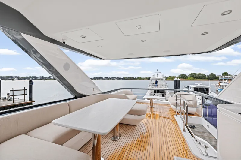 Slide: The Image of Azimut Fly 68 2026 - 5610738