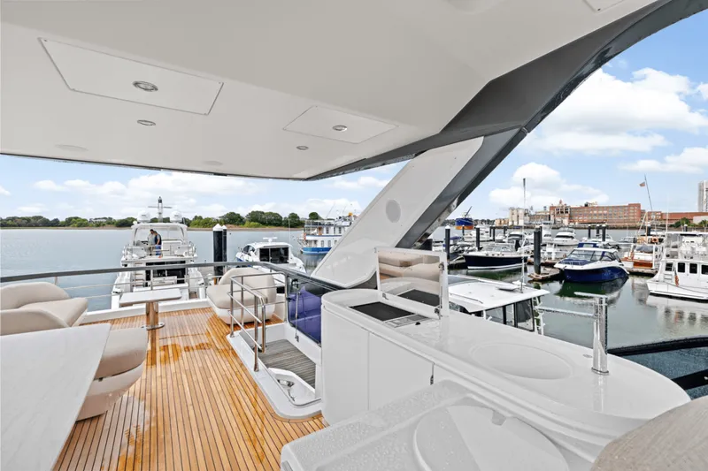 Slide: The Image of Azimut Fly 68 2026 - 5610739