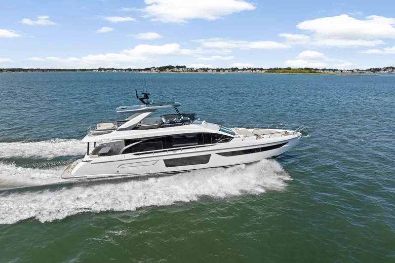 Slide: The Image of Azimut Fly 68 2026 - 5610754