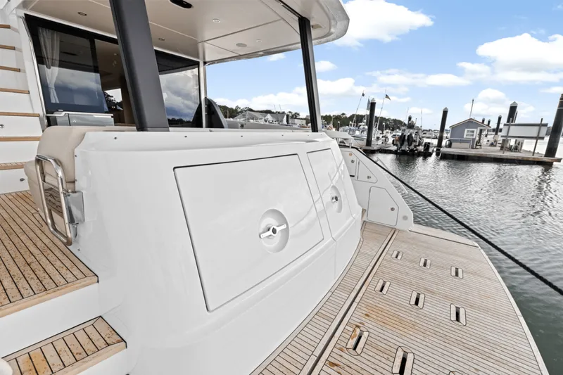 Slide: The Image of Azimut Fly 68 2026 - 5610677