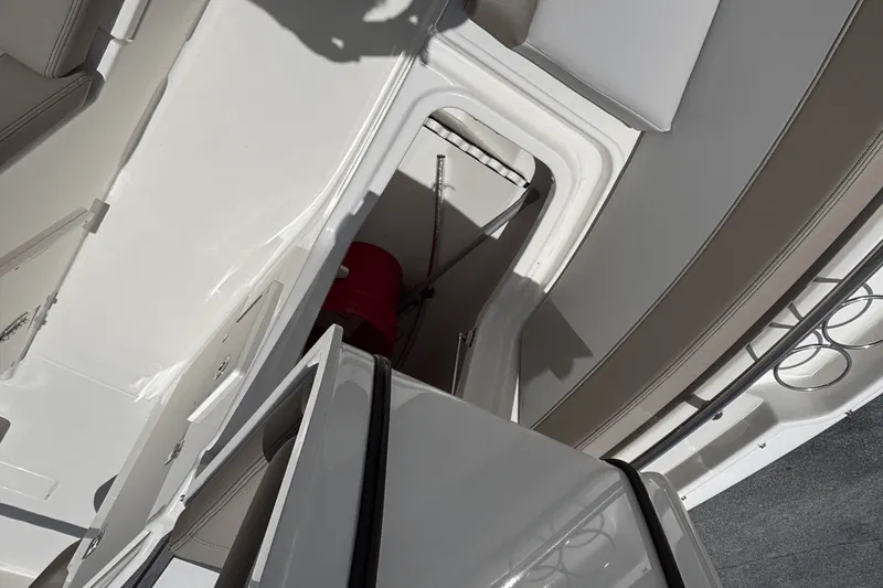 Slide: The Image of Boston Whaler 210 Vantage 2025 - 19