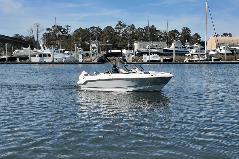 Slide: The Image of Boston Whaler 210 Vantage 2025 - 2