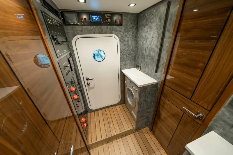 Slide: The Image of Viking 90 Sky Bridge 2026 - 5611637