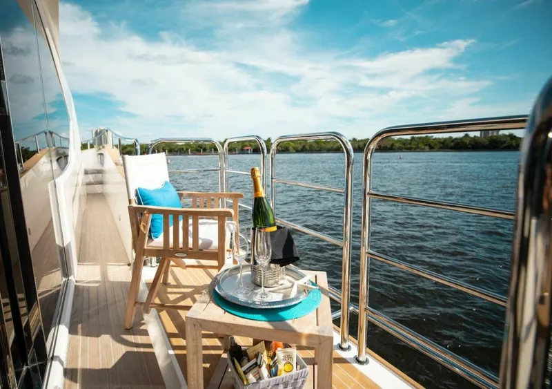 Slide: The Image of Sunseeker 95 yacht 2018 - 5612367