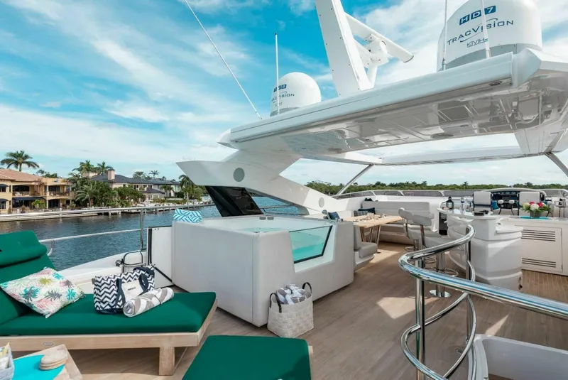 Slide: The Image of Sunseeker 95 yacht 2018 - 5612359