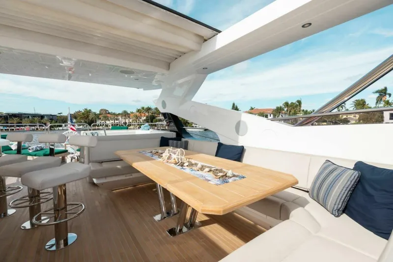 Slide: The Image of Sunseeker 95 yacht 2018 - 5612365