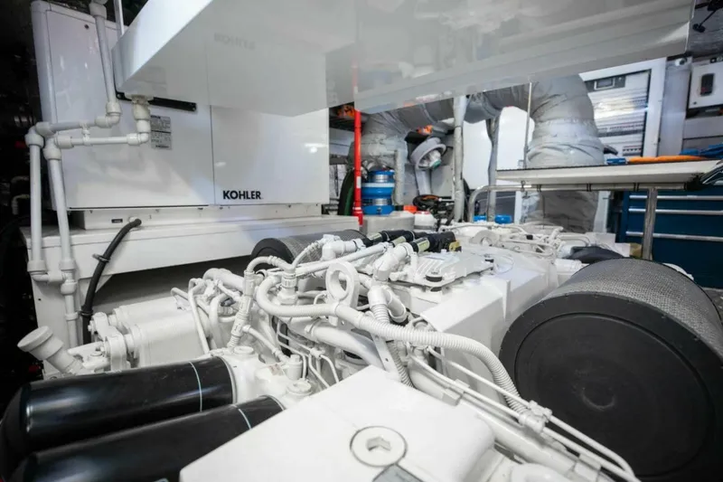 Slide: The Image of Sunseeker 95 yacht 2018 - 5612391