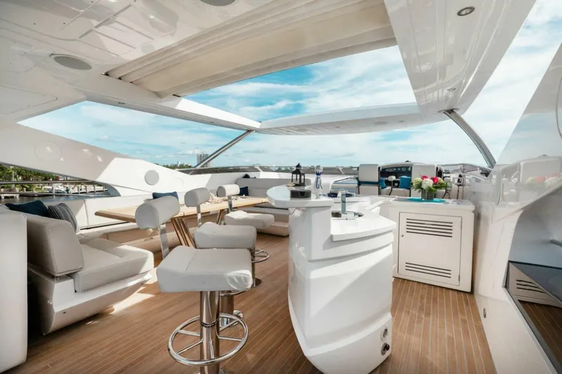 Slide: The Image of Sunseeker 95 yacht 2018 - 5612372