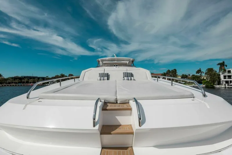 Slide: The Image of Sunseeker 95 yacht 2018 - 5612364