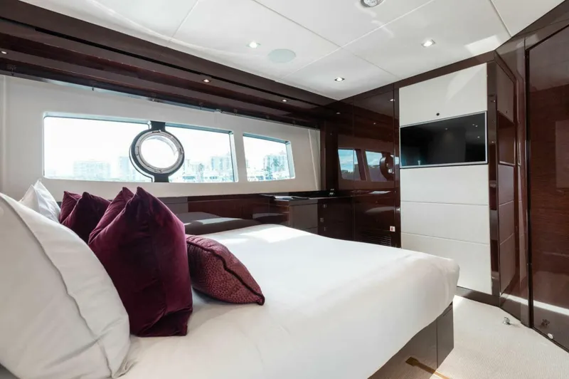 Slide: The Image of Sunseeker 95 yacht 2018 - 5612341