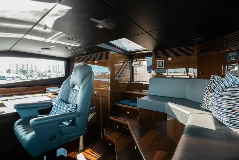 Slide: The Image of Sunseeker 95 yacht 2018 - 5612389