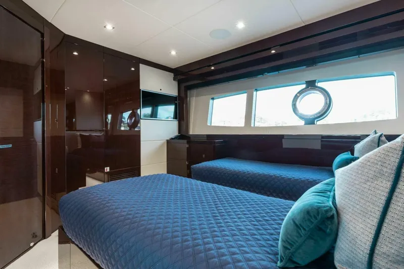 Slide: The Image of Sunseeker 95 yacht 2018 - 5612338