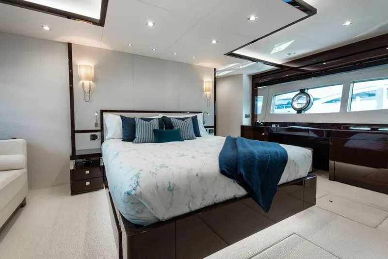 Slide: The Image of Sunseeker 95 yacht 2018 - 5612339
