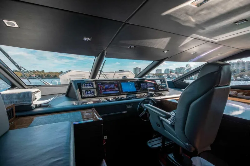 Slide: The Image of Sunseeker 95 yacht 2018 - 5612371