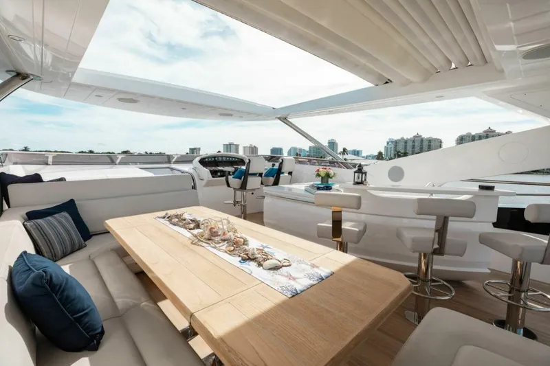 Slide: The Image of Sunseeker 95 yacht 2018 - 5612355