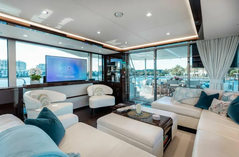 Slide: The Image of Sunseeker 95 yacht 2018 - 5612388