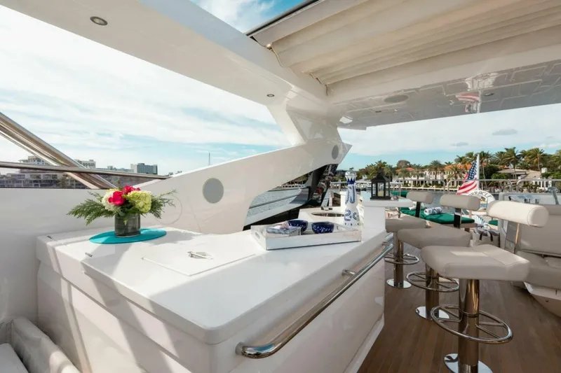 Slide: The Image of Sunseeker 95 yacht 2018 - 5612354