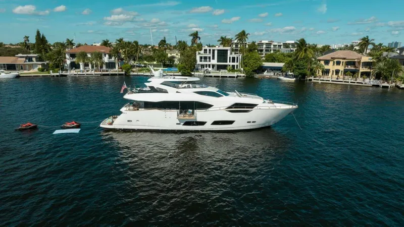 Slide: The Image of Sunseeker 95 yacht 2018 - 5612348
