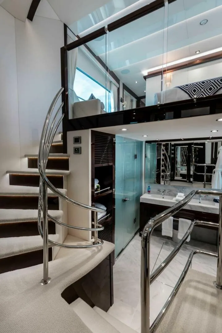 Slide: The Image of Sunseeker 95 yacht 2018 - 5612361